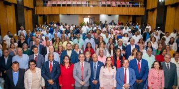 Asjana David se compromete a construir una UASD moderna y participativa, al honrar a los Héroes de abril en Centro UASD Nagua