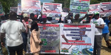Comunidades de Los Aguacates, La Cuaba y El Bélico realizan manifestación exigen obras para dar paso a planta recicladora