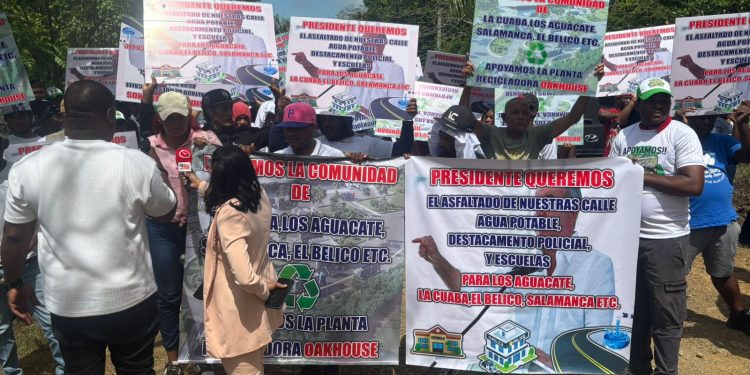 Comunidades de Los Aguacates, La Cuaba y El Bélico realizan manifestación exigen obras para dar paso a planta recicladora