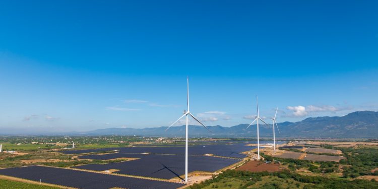 EGE Haina eleva a 76.3 % la participación de energía renovable y gas natural en su matriz energética