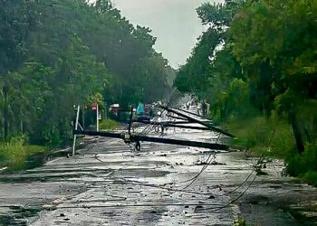 Senador Ricardo de los Santos anuncia llegada inmediata de ayudas a zonas afectadas por ventarrón en Sánchez Ramírez