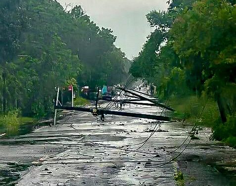 Senador Ricardo de los Santos anuncia llegada inmediata de ayudas a zonas afectadas por ventarrón en Sánchez Ramírez