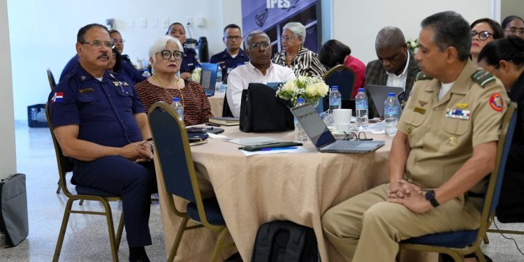 Policía Nacional impulsa proyectos educativos para fortalecer la formación de sus miembros