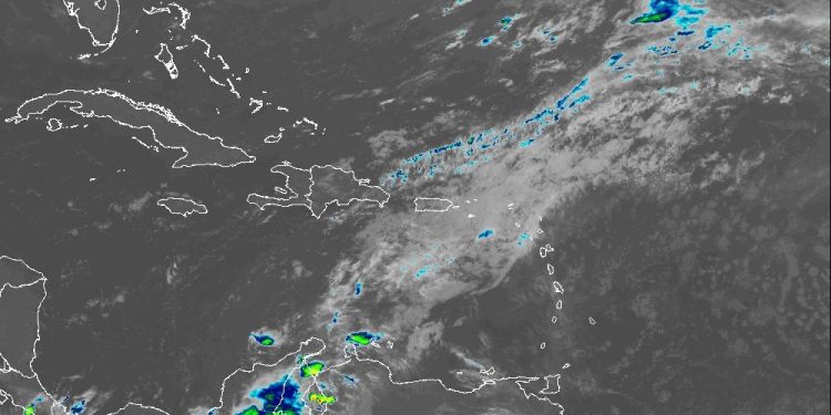 Indomet prevé aguaceros fuertes, tormentas eléctricas y ráfagas de viento esta tarde por incidencia de vaguadas