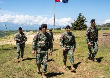 Comandante General del Ejército refuerza supervisión y presencia en la línea fronteriza