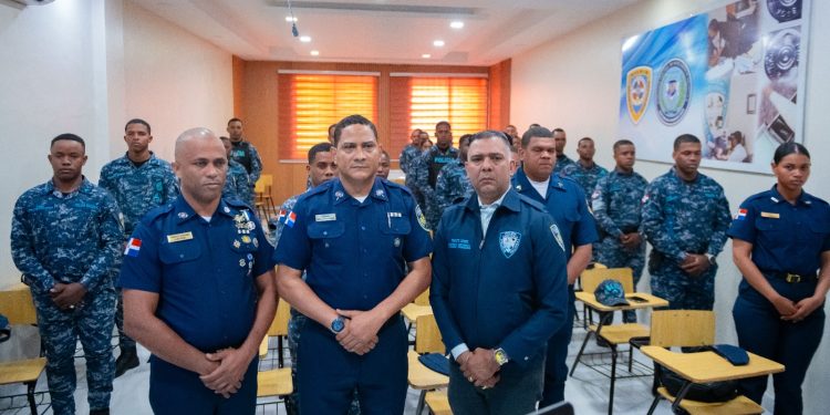 Policía Nacional capacita a agentes preventivos en protección de la escena del crimen y manejo de evidencias