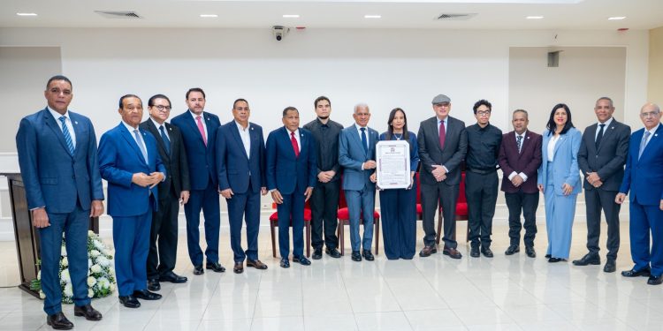 Senado  rinde homenaje póstumo al cineasta René Fortunato por su legado histórico y cultural