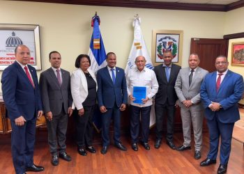 Radhamés Silverio y ministro del MESCyT abordan la alineación de la oferta curricular de la UASD con el desarrollo de las comunidades