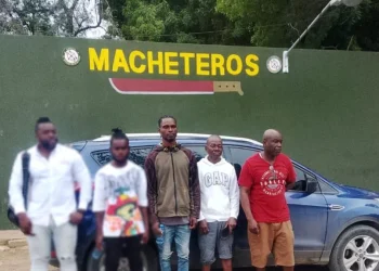 Detienen a reincidente con migrantes irregulares y documentos falsos en Valverde