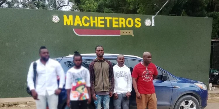 Detienen a reincidente con migrantes irregulares y documentos falsos en Valverde