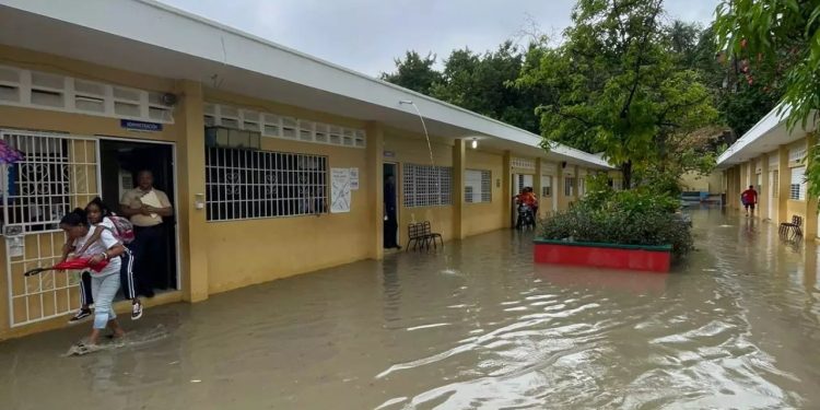 MINERD instruye suspensión de la docencia en localidades en riesgo de inundaciones