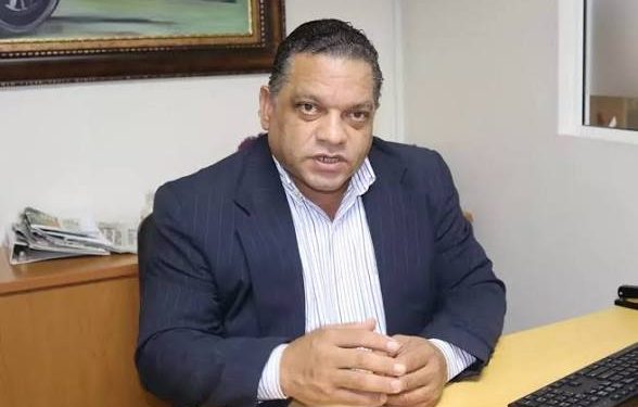 Mario Díaz desiste de acciones legales tras promulgación de ley que modifica régimen electoral