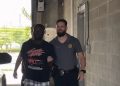 Arrestan haitiano indocumentado en Florida acusado de matar a golpes a una mujer