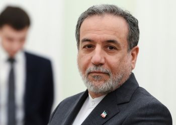 Irán ofrece abrir estrecho de Ormuz si EE.UU. levanta bloqueo y pone fin a guerra, dicen funcionarios