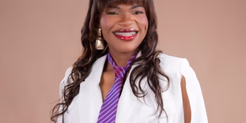 Elizabeth Silverio a la prensa: “Actualicen las fotos, tengo nueva imagen”