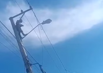Tragedia en Cotuí: joven muere tras descarga eléctrica al subir a poste de alta tensión