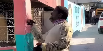 Volando chichigua, así reaparece Barbecue, líder de banda haitiana en medio de crisis en Haití