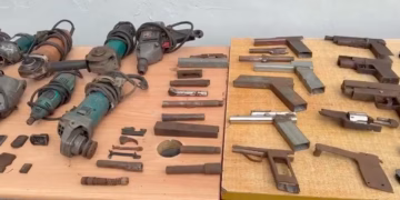Desmantelan taller e incautan armas de fuego y apresan hombre en operativo en Barahona
