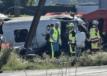 Al menos cuatro muertos tras embestir un tren a un minibús escolar en Bélgica