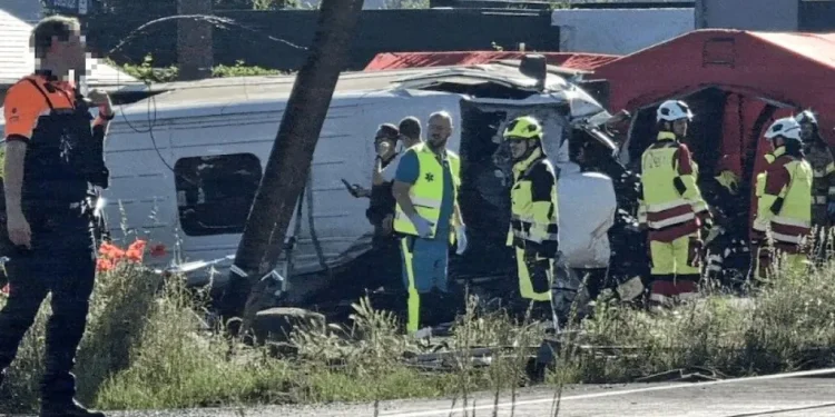 Al menos cuatro muertos tras embestir un tren a un minibús escolar en Bélgica