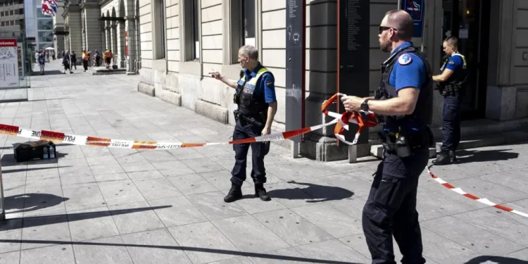 Ataque en estación de tren deja tres heridos en Suiza