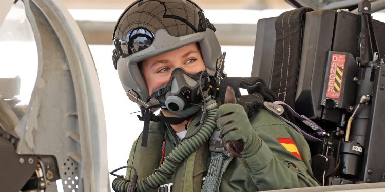 La princesa Leonor sorprendió a todos al volar en un avión de combate