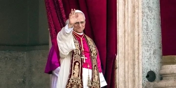 El papa León XIV celebra el primer aniversario de su pontificado con una visita multitudinaria al sur de Italia