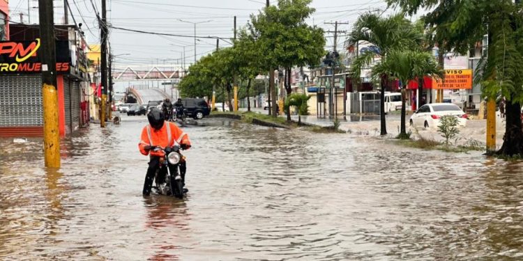 Indomet: Vaguada continuará generando aguaceros con tronadas y ráfagas de viento en varias provincias esta tarde