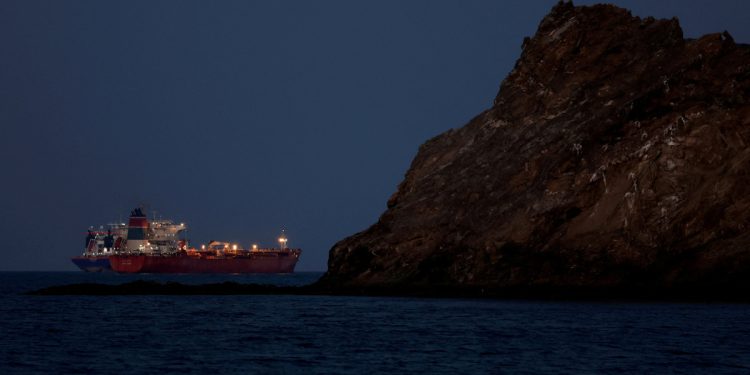 EEUU inmovilizó dos buques en el Golfo de Omán y bloquea a 70 petroleros que van o vienen de puertos iraníes