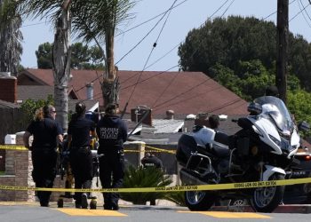 Al menos cinco muertos en tiroteo en mezquita de San Diego