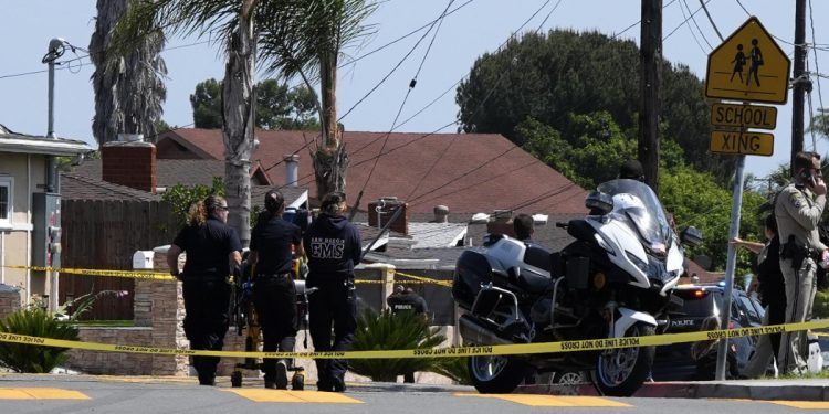 Al menos cinco muertos en tiroteo en mezquita de San Diego