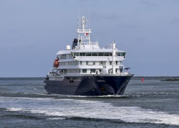 El crucero Hondius llega a Róterdam para su desinfección bajo estrictas medidas sanitarias