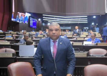 Diputado Ramón Raposo somete resolución procura asfaltado comunidades del sector Higüero en SDN