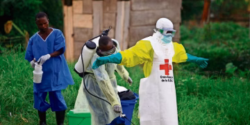 La OMS alerta por un brote de ébola que ya supera los 900 sospechosos