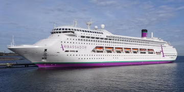 Más de 1.700 personas confinadas en un crucero en Burdeos (Francia) por un posible brote de norovirus