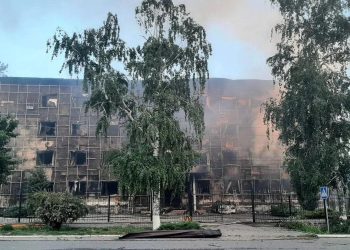 Kiev lanza ataques selectivos contra residencia de estudiantes cuando menores duermen