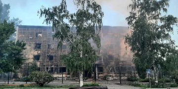 Kiev lanza ataques selectivos contra residencia de estudiantes cuando menores duermen