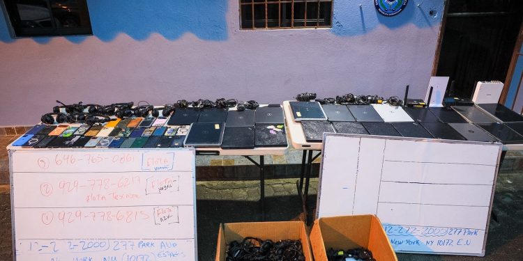 Policía desmantela estructura clandestina vinculada a estafas cibernéticas en SDN; 25 detenidos y equipos ocupados
