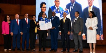Editrudis Beltrán resalta formación continua y virtualidad en graduación de diplomado docente de la UASD