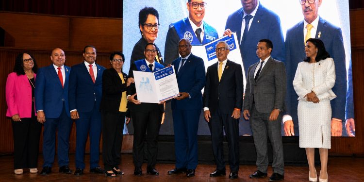 Editrudis Beltrán resalta formación continua y virtualidad en graduación de diplomado docente de la UASD