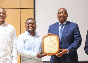 Rector de la UASD es reconocido por gremio de empleados
