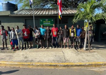 Ejército detiene a 16 indocumentados que intentaban evadir puesto de chequeo en Montecristi