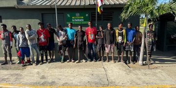 Ejército detiene a 16 indocumentados que intentaban evadir puesto de chequeo en Montecristi