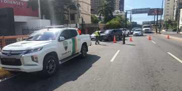 Agentes DIGESETT se mantiene viabilizando por cierre en paso a desnivel Tiradentes con 27 de Febrero