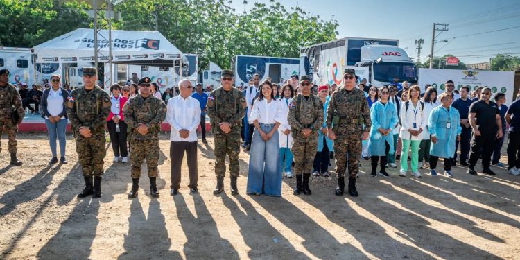 Ministerio de Defensa realiza amplio operativo médico y odontológico en Montecristi y anuncia construcción de escuela vocacional