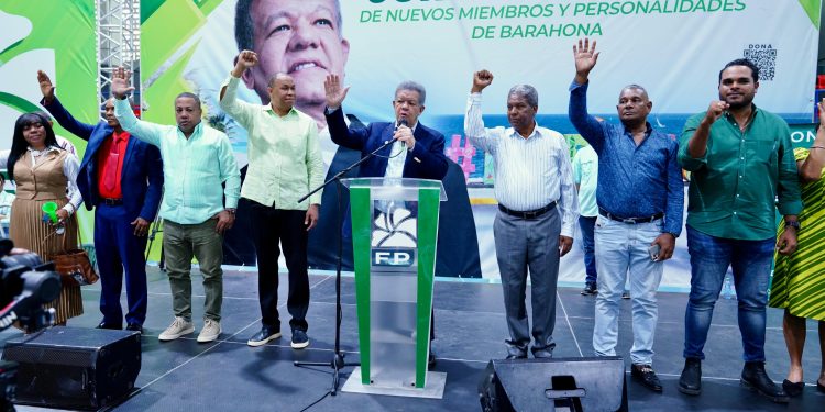 Leonel juramenta en Barahona a Pedro Peña Rubio y al exdiputado del PRM Miguel Florián