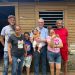 Gonzalo Castillo está de vuelta: sostiene encuentros cercanos con familias de Santo Domingo