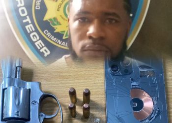 Apresan a “La Presión” con arma ilegal y orden de arresto vigente en Baní