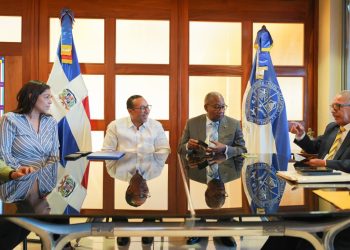 Rector de la UASD recibe visita de cortesía del director general de Pasaportes 