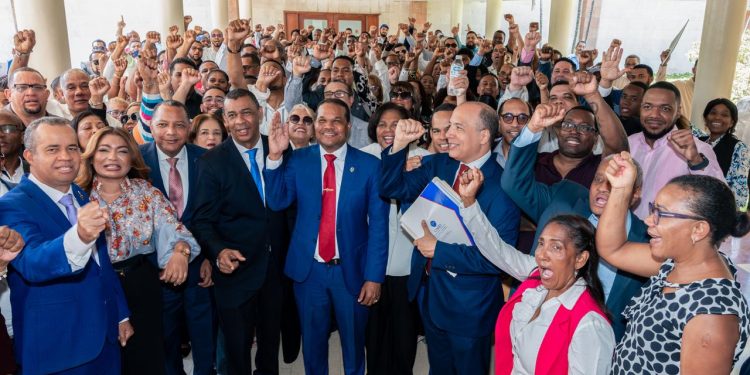 Radhamés Silverio formaliza candidatura a la Rectoría de la UASD con llamado a la continuidad, la innovación y el fortalecimiento institucional